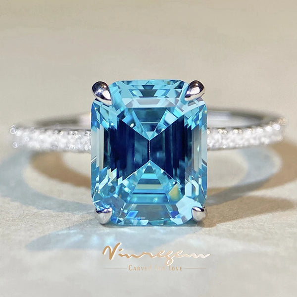 Elegant Aquamarine Silver Ring